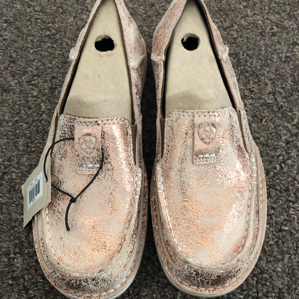 NWT Ariat Cruisers Size 8